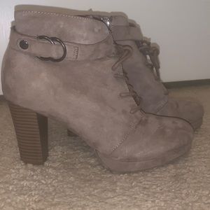 Tan suede heeled boots 7.5